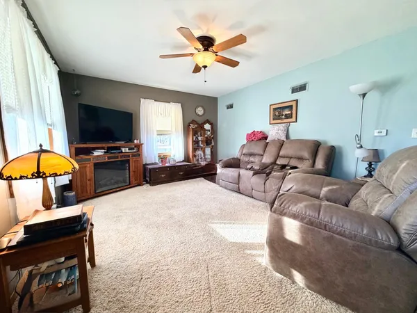 $192,000 | 1015 Fredrick Avenue, Worthington, MN 56187