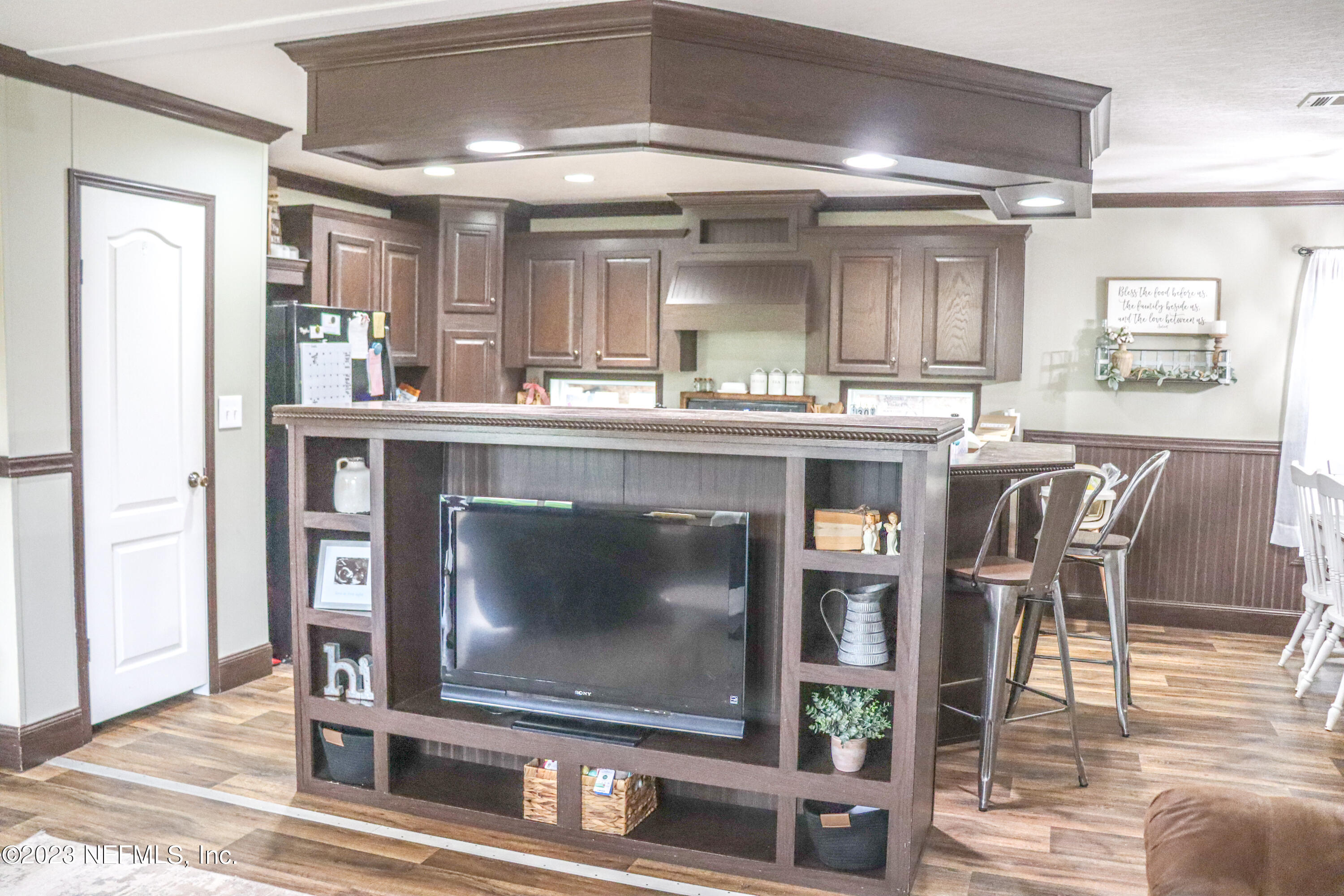 447689 Us Highway Callahan, FL 32011 - Photo 7 of 37 a kitchen with microwave a stove and cabinets