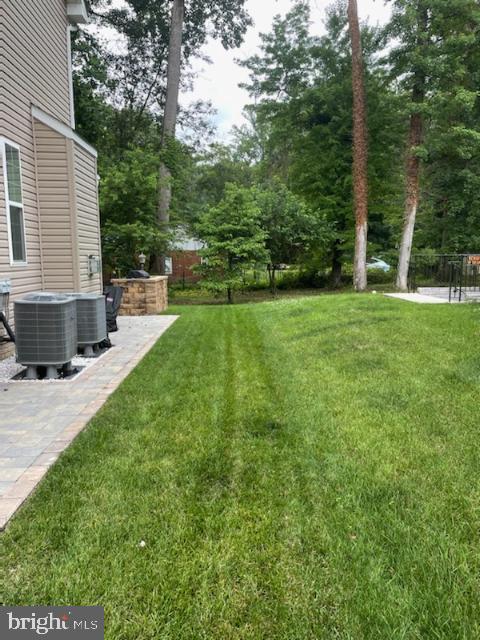 6705 Chapel Dale Road Bowie, MD 20720 - Photo 7 of 28 Side yard
