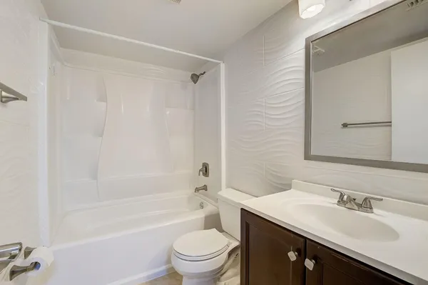 $2,000 | 7940 Northwest 50th Street, Unit 203, Lauderhill, FL 33351