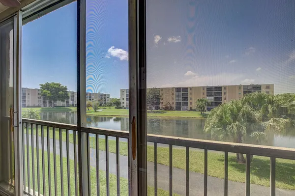 $2,000 | 7940 Northwest 50th Street, Unit 203, Lauderhill, FL 33351