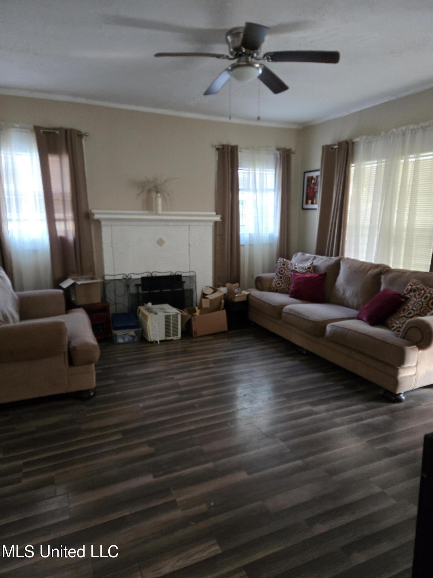 322 South Westview Street Jackson, MS 39202 - Photo 20 of 21 Living Room