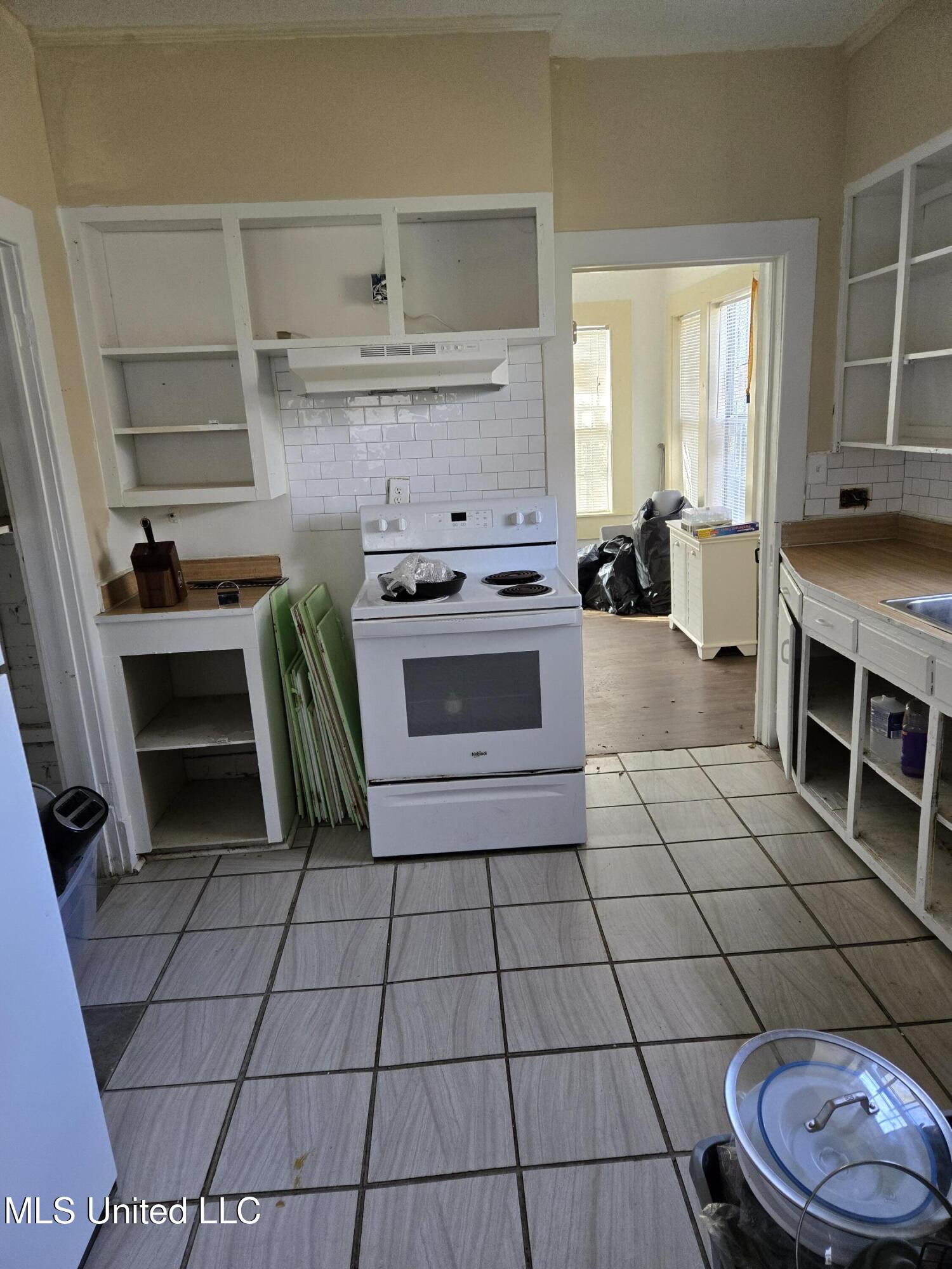 322 South Westview Street Jackson, MS 39202 - Photo 9 of 21 Kitchen