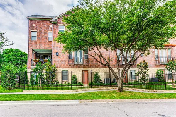 $2,995 | 4323 Dickason Avenue, Unit 13, Dallas, TX 75219