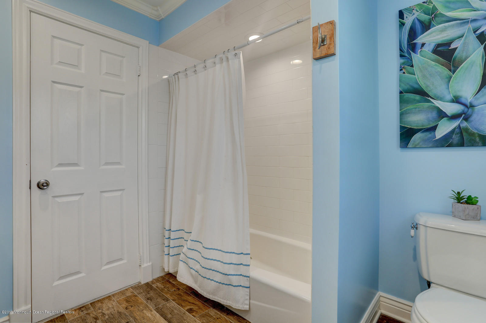 6 Kenmore Road Freehold, NJ 07728 - Photo 26 of 34 26_25Bathroom_mls