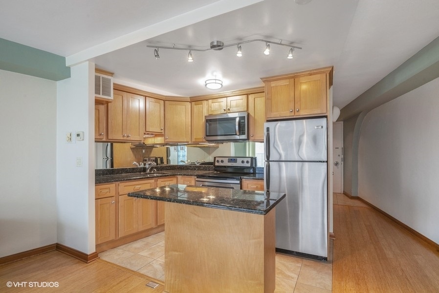 300 North State Street, Unit 3026 Chicago, IL 60654 - Photo 2 of 11