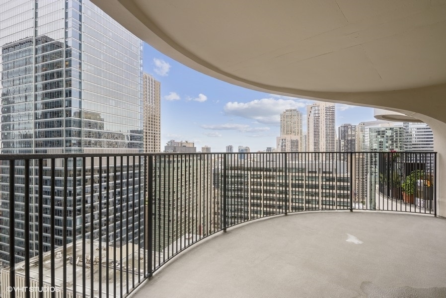 300 North State Street, Unit 3026 Chicago, IL 60654 - Photo 9 of 11