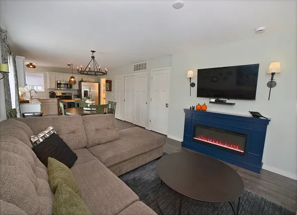 $399,000 | 179 Leeward Way, Unit 21, Ottawa, IL 61350