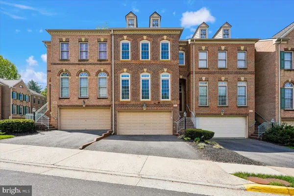 $3,900 | 12484 Rose Path Circle, Fairfax, VA 22033