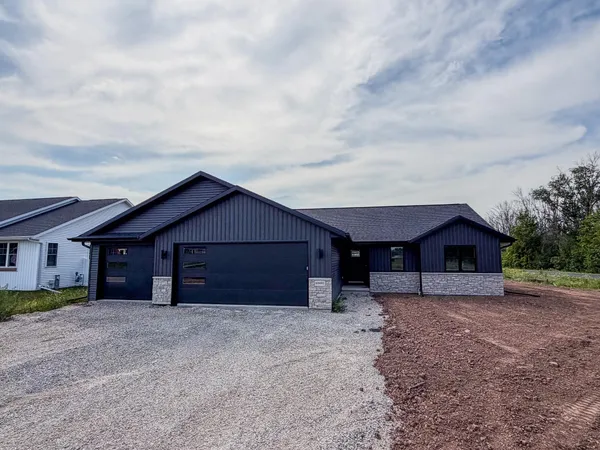 $479,900 | N8891 Killarney Way, Menasha, WI 54952
