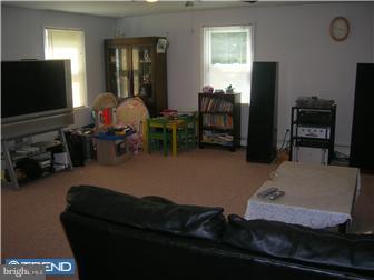 2310 Triebel Road Abington, PA 19001 - Photo 5 of 12 Family Room