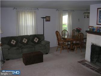 2310 Triebel Road Abington, PA 19001 - Photo 7 of 12 Living Room