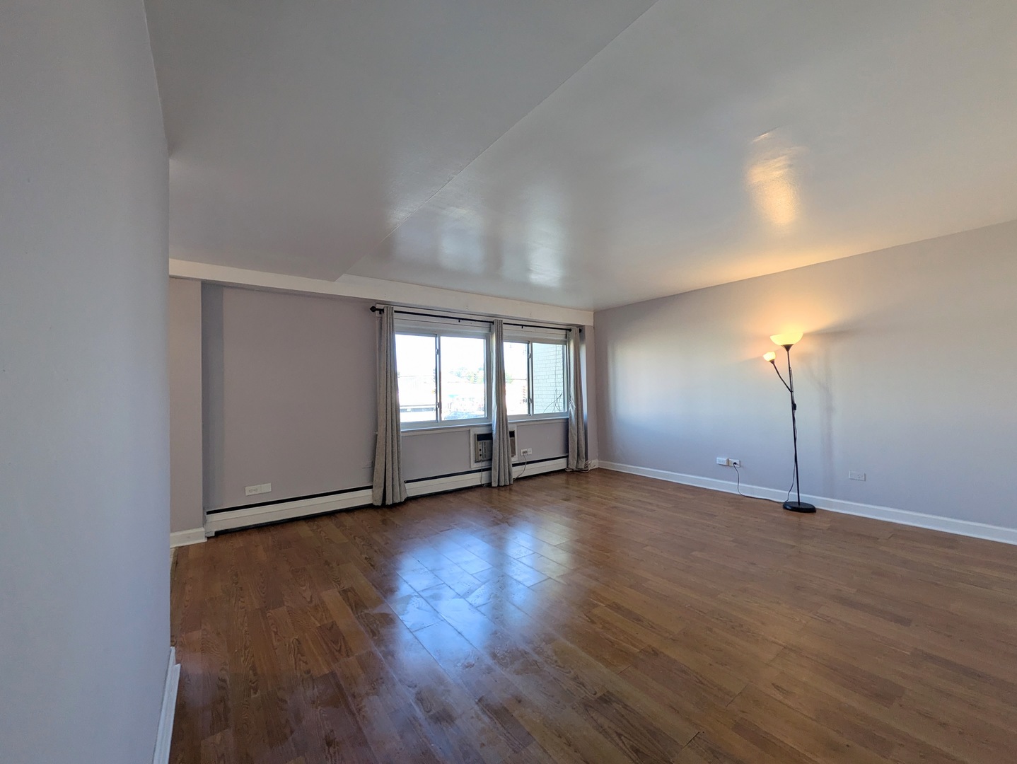 7540 North Ridge Boulevard, Unit 2C Chicago, IL 60645 - Photo 4 of 11 Gallery Image 4