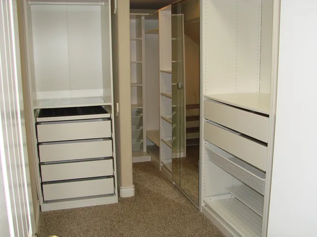 a view of entryway with a chandelier fan