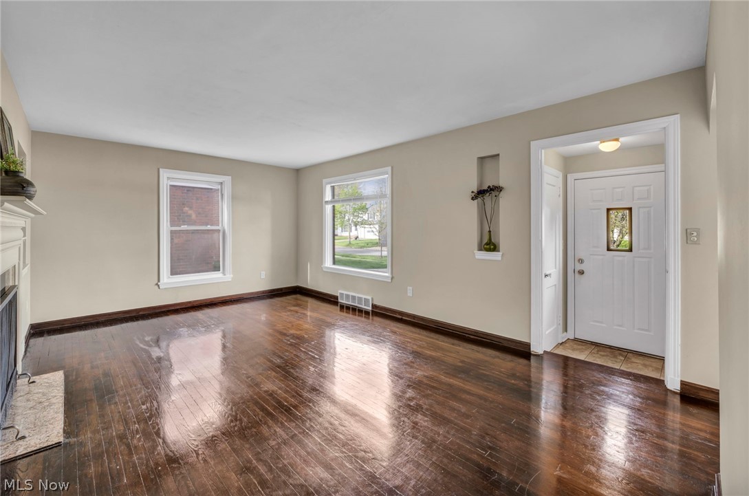 1371 Cranover Road Lyndhurst, OH 44124 - Photo 3 of 28
