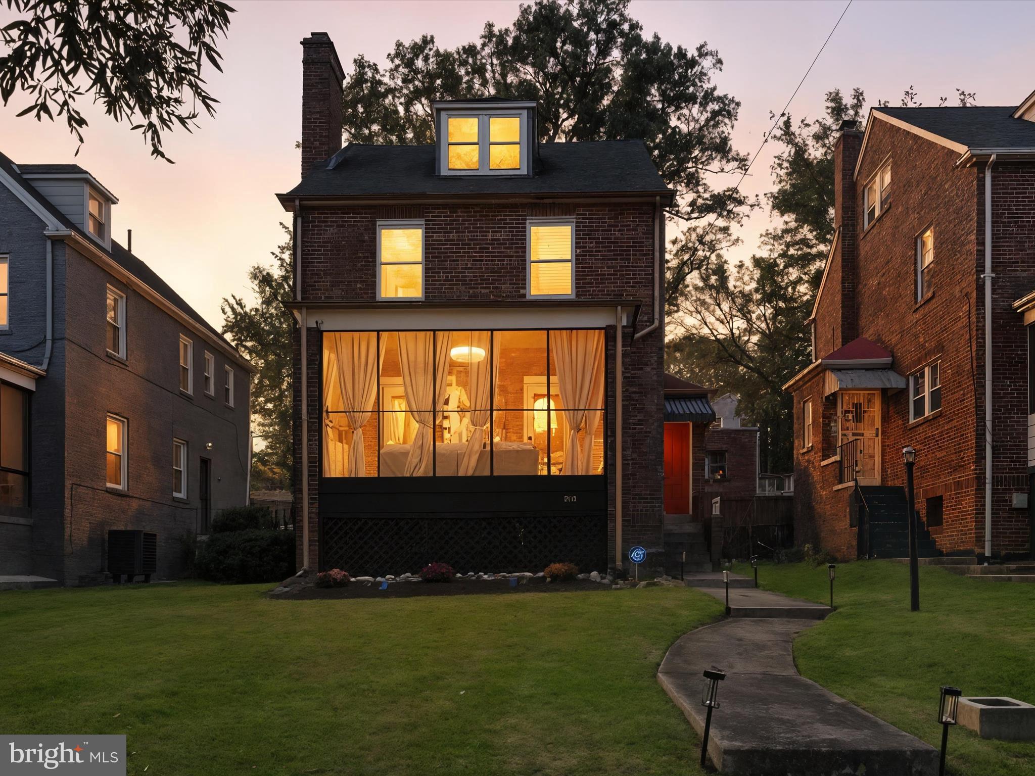 a view of house with a yard