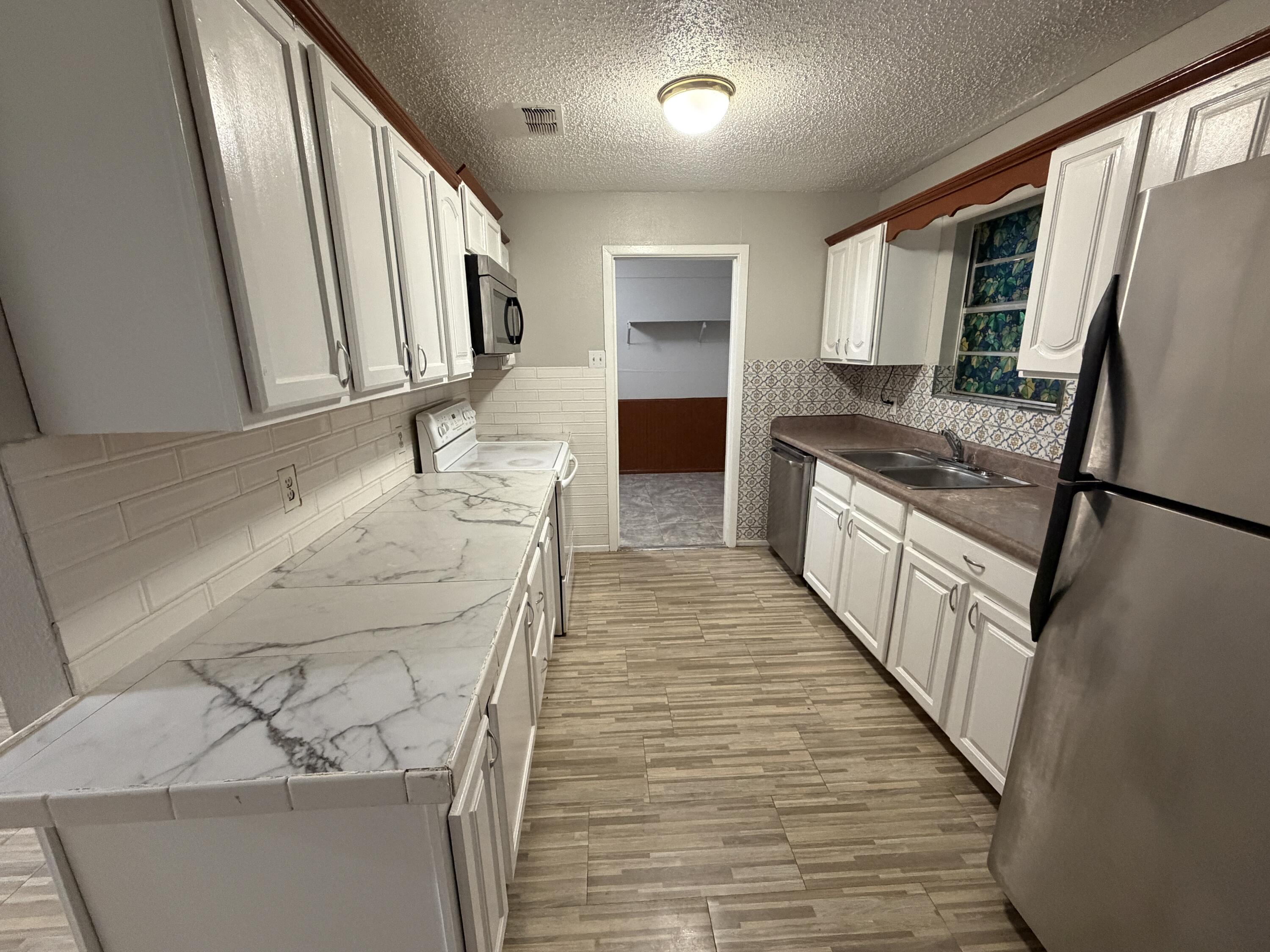 5720 46th Street Lubbock, TX 79414 - Photo 6 of 23 IMG_2464