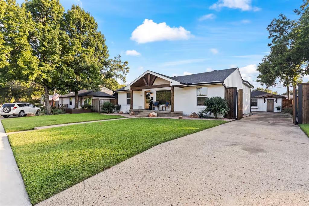 315 Easton Road Dallas, TX 75218 - Photo 1 of 25