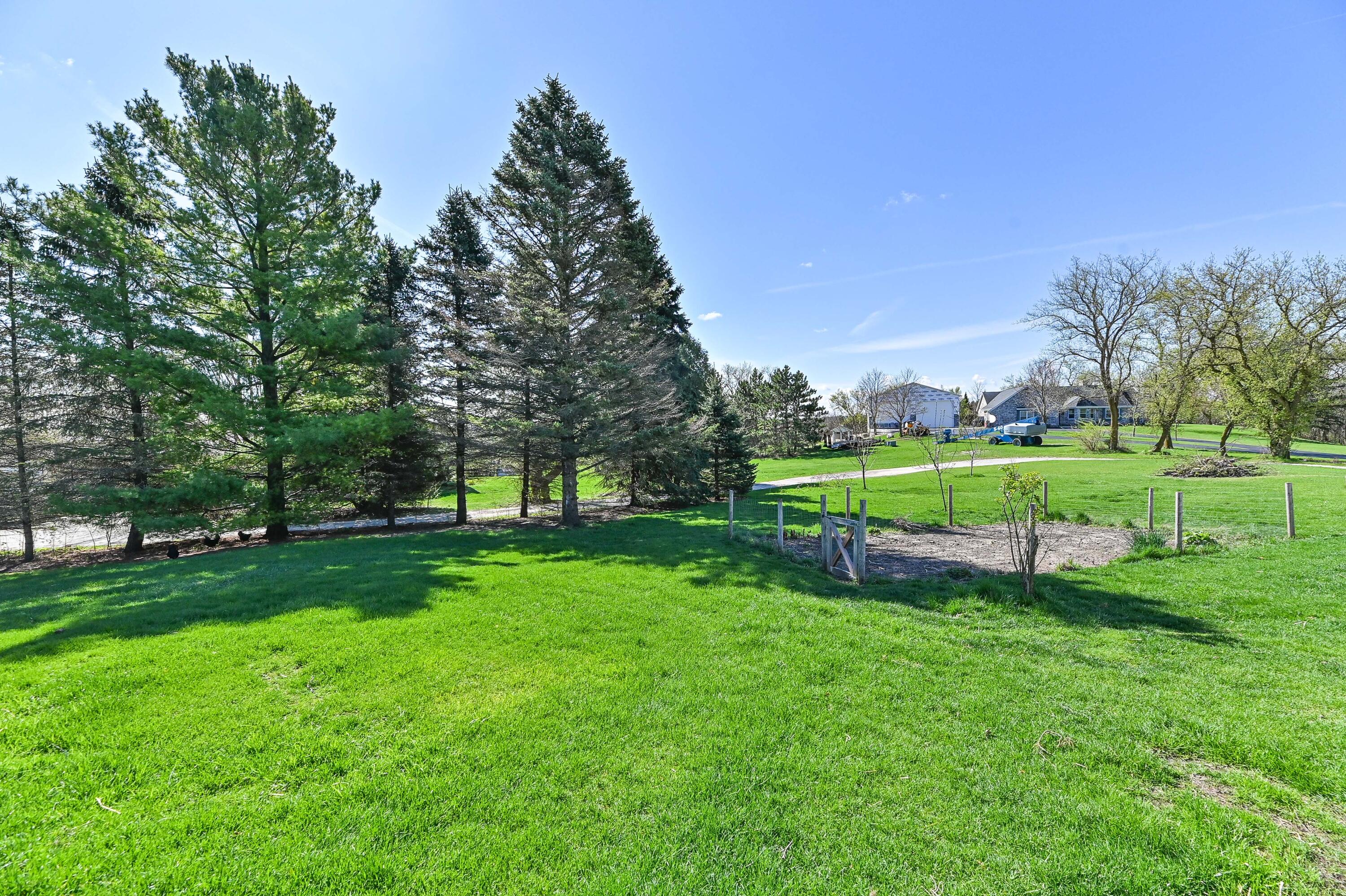 S51W30943 Old Village Road Genesee, WI 53149 - Photo 28 of 36 Gardens - Homestead