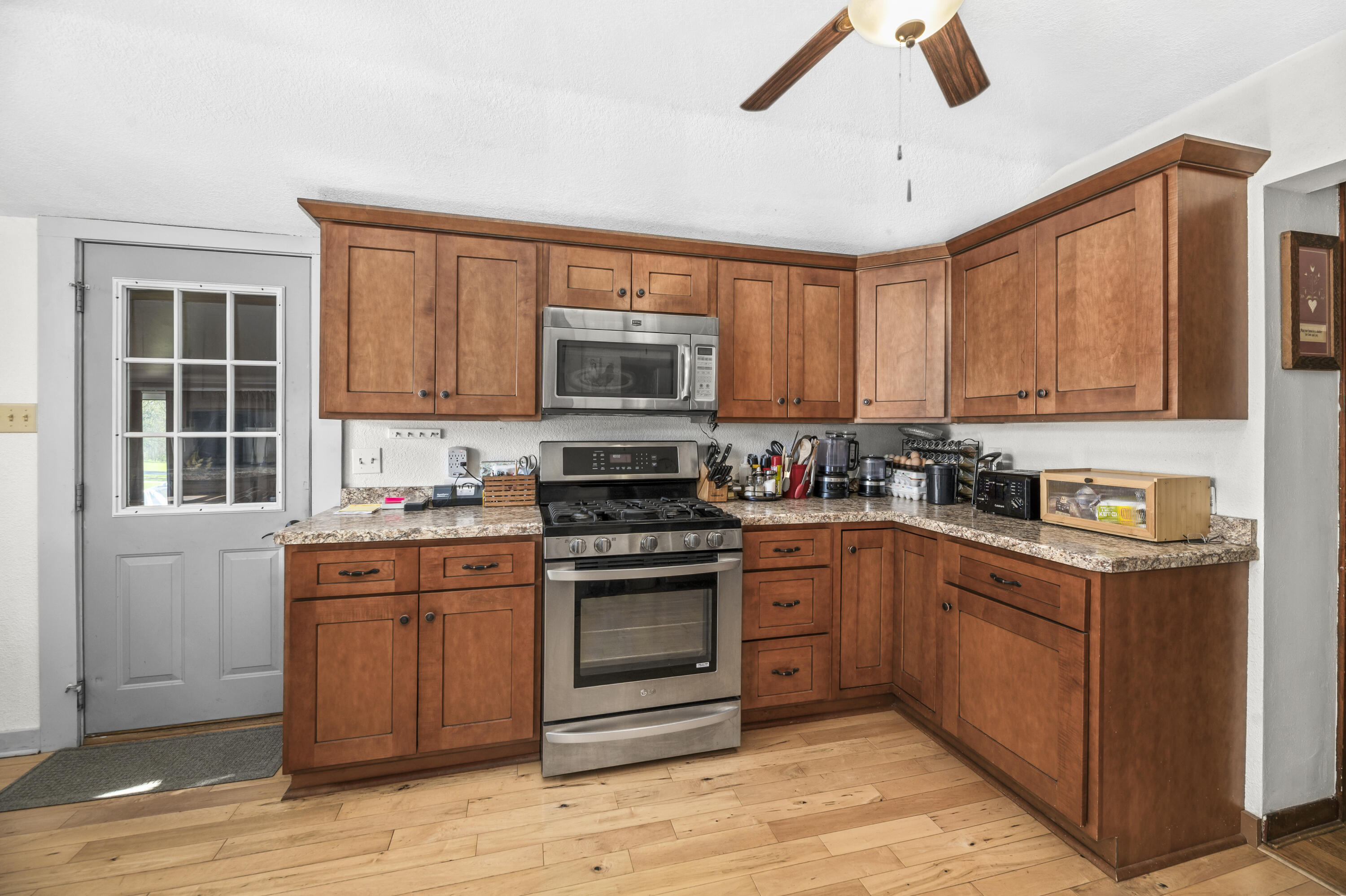 S51W30943 Old Village Road Genesee, WI 53149 - Photo 6 of 36 Kitchen