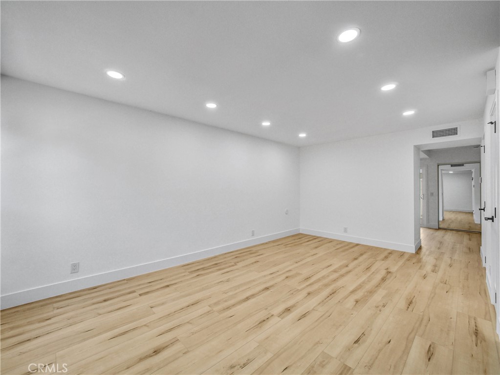 5640 Riverside, Unit 95 Chino, CA 91710 - Photo 6 of 30 Living room