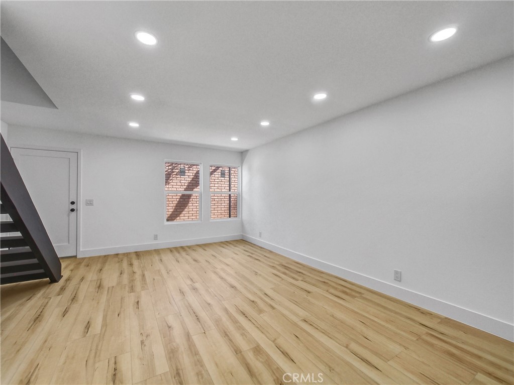 5640 Riverside, Unit 95 Chino, CA 91710 - Photo 7 of 29 Living room