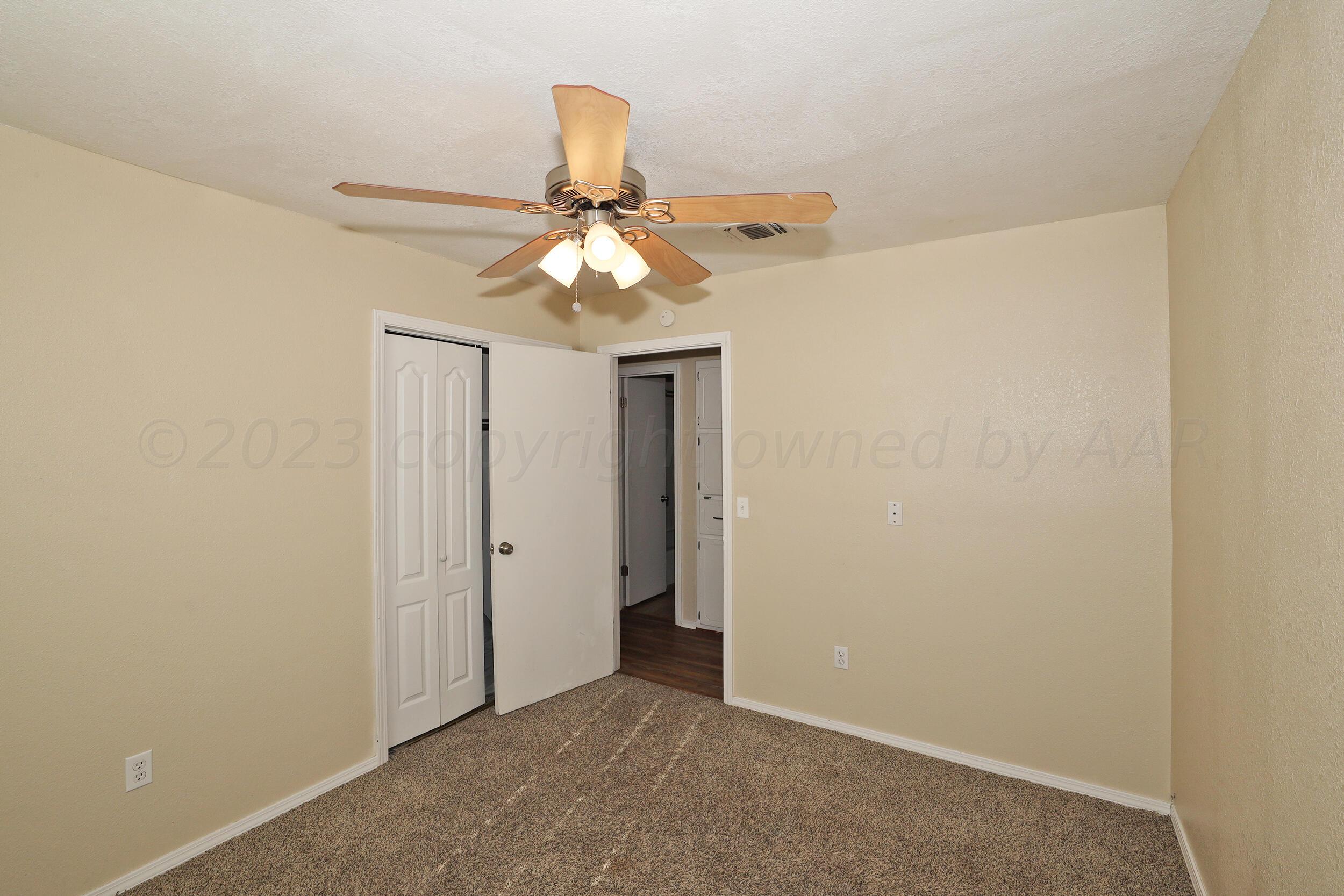 2905 Salem Drive Amarillo, TX 79110 - Photo 22 of 29 an empty room with a ceiling fan and a window
