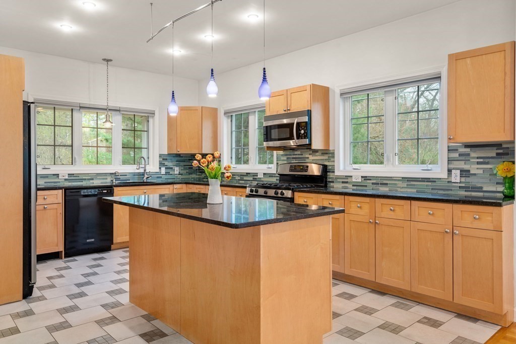 28 Doran Road Wayland, MA 01778 - Photo 6 of 29 Gallery Image 6