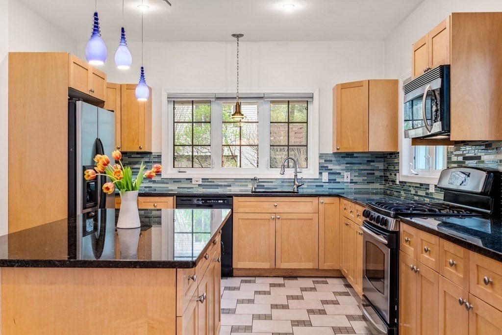 28 Doran Road Wayland, MA 01778 - Photo 8 of 29 Gallery Image 8