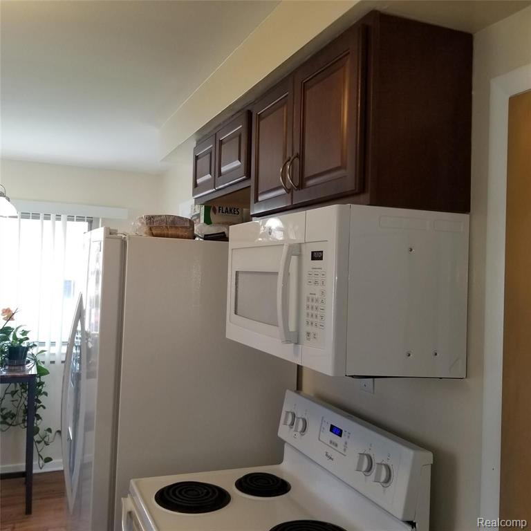 24704 Ridgecroft Avenue Eastpointe, MI 48021 - Photo 19 of 48