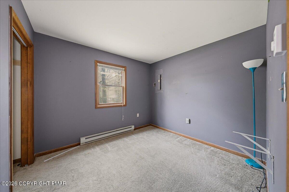 520 Hummingbird Court Bushkill, PA 18324 - Photo 14 of 17 an empty room with windows and closet