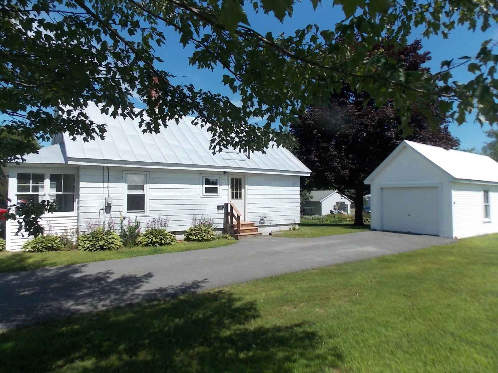20 Locust Street Madison, ME 04950 - Photo 2 of 17 DSCN1967