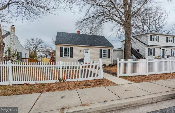 $2,600 | 108 New Jersey Avenue Northwest, Glen Burnie, MD 21061