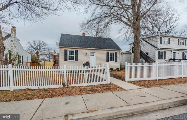 $2,600 | 108 New Jersey Avenue Northwest, Glen Burnie, MD 21061