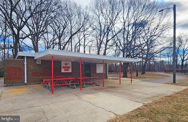 $2,600 | 108 New Jersey Avenue Northwest, Glen Burnie, MD 21061