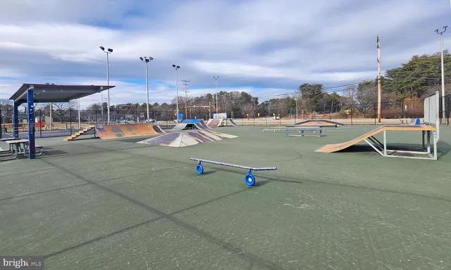 $2,600 | 108 New Jersey Avenue Northwest, Glen Burnie, MD 21061