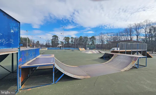 $2,600 | 108 New Jersey Avenue Northwest, Glen Burnie, MD 21061