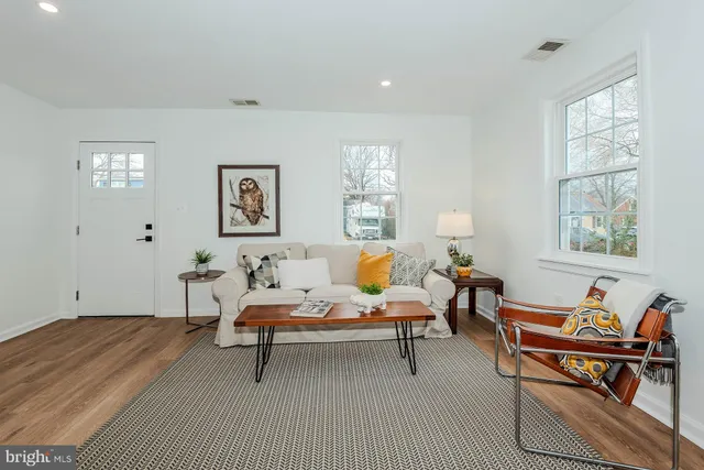 $2,600 | 108 New Jersey Avenue Northwest, Glen Burnie, MD 21061