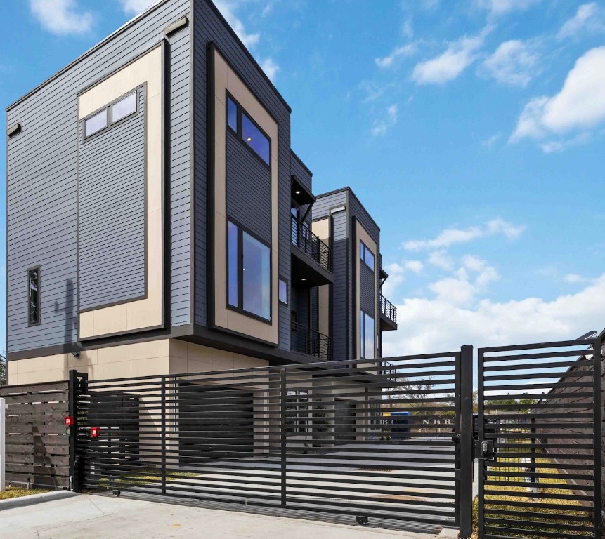 324 Janisch Road Houston, TX 77018 - Photo 18 of 18 a front view of a house