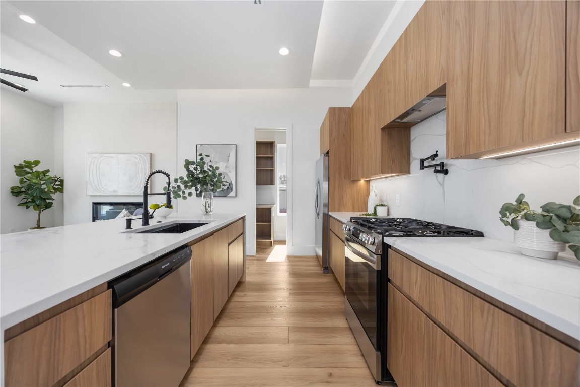 324 Janisch Road Houston, TX 77018 - Photo 3 of 18