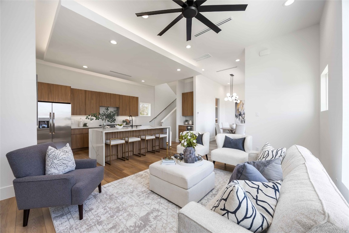 324 Janisch Road Houston, TX 77018 - Photo 4 of 18 Comfortable living room that seamlessly extends from the kitchen.