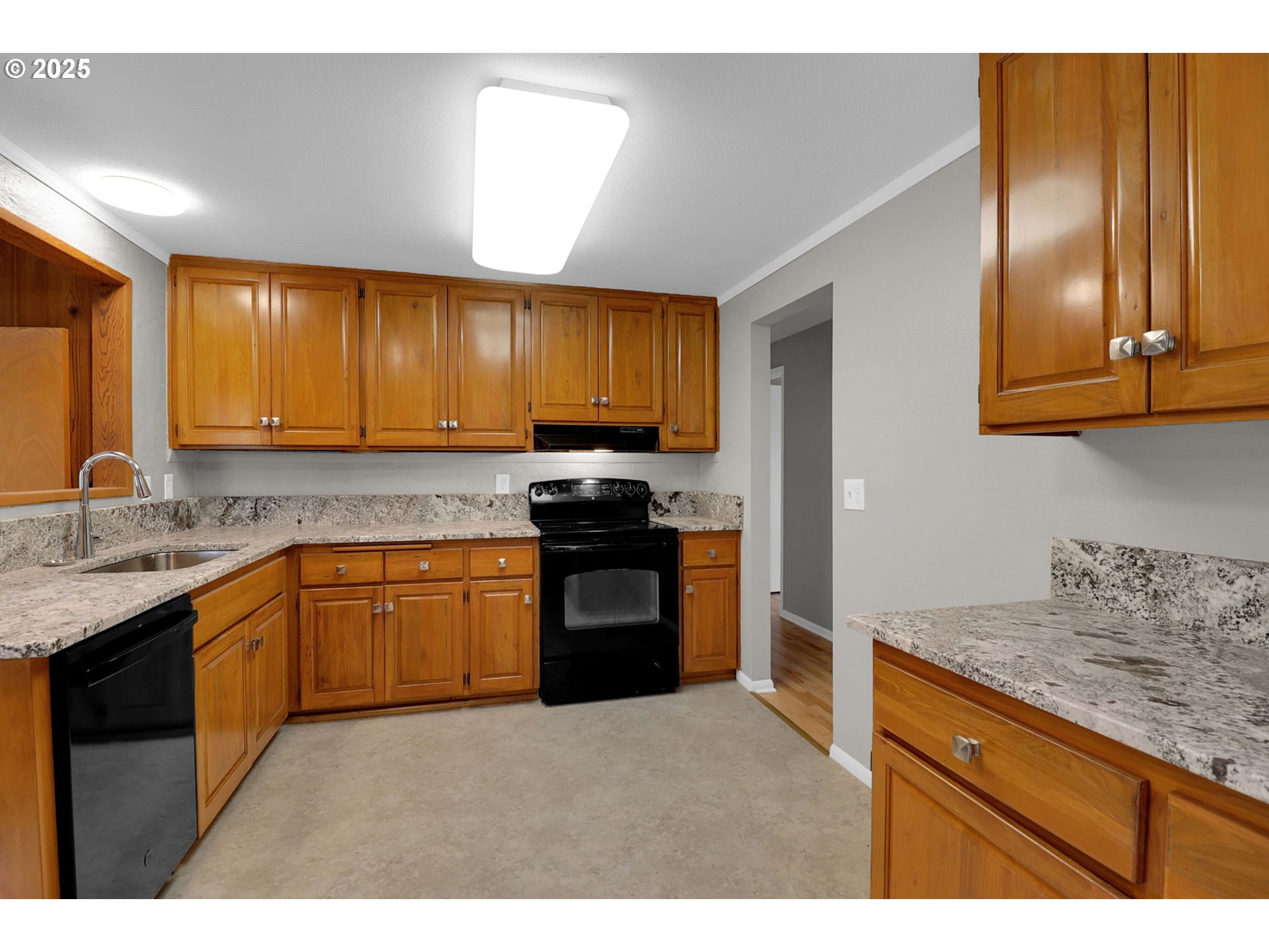 29652 Lusk Road Eugene, OR 97405 - Photo 24 of 44 Kitchen