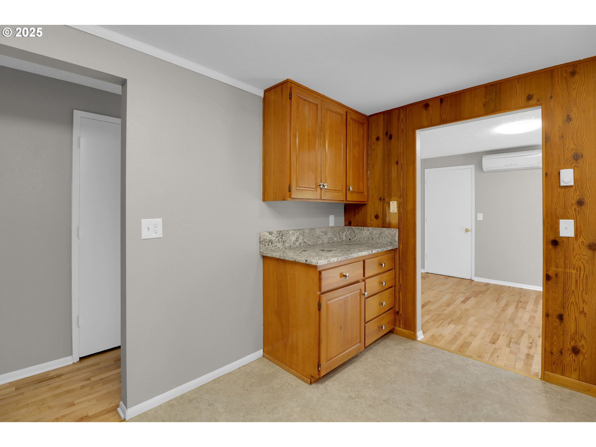 29652 Lusk Road Eugene, OR 97405 - Photo 26 of 44 Kitchen/Dining Room
