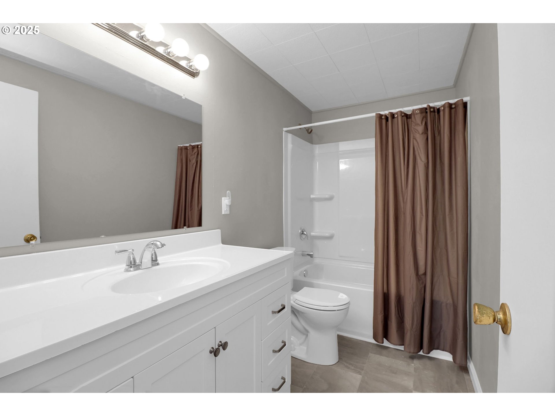 29652 Lusk Road Eugene, OR 97405 - Photo 40 of 44 Bathroom