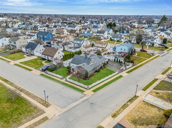 $799,999 | 2 Drake Lane, Levittown, NY 11756