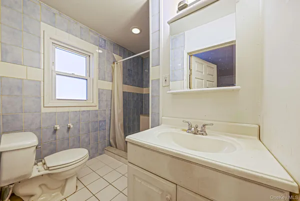 $799,999 | 2 Drake Lane, Levittown, NY 11756