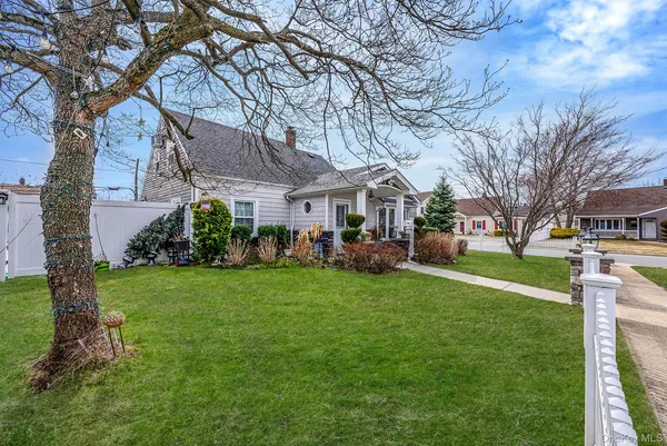 a view of house with backyard