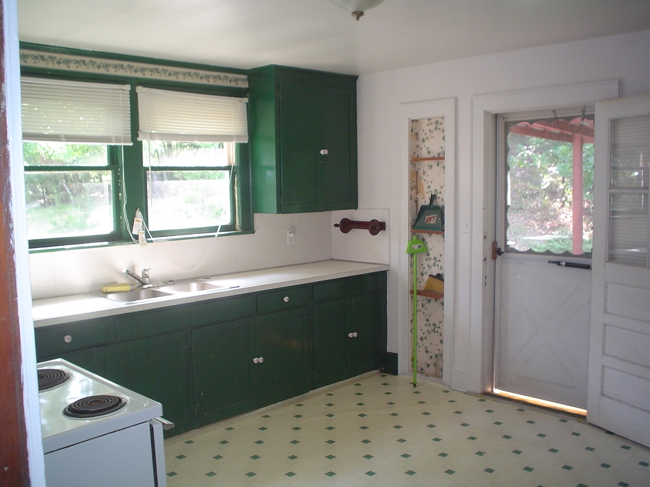 3920 Welcome Valley Road Southeast Roanoke, VA 24014 - Photo 2 of 17 kitchen