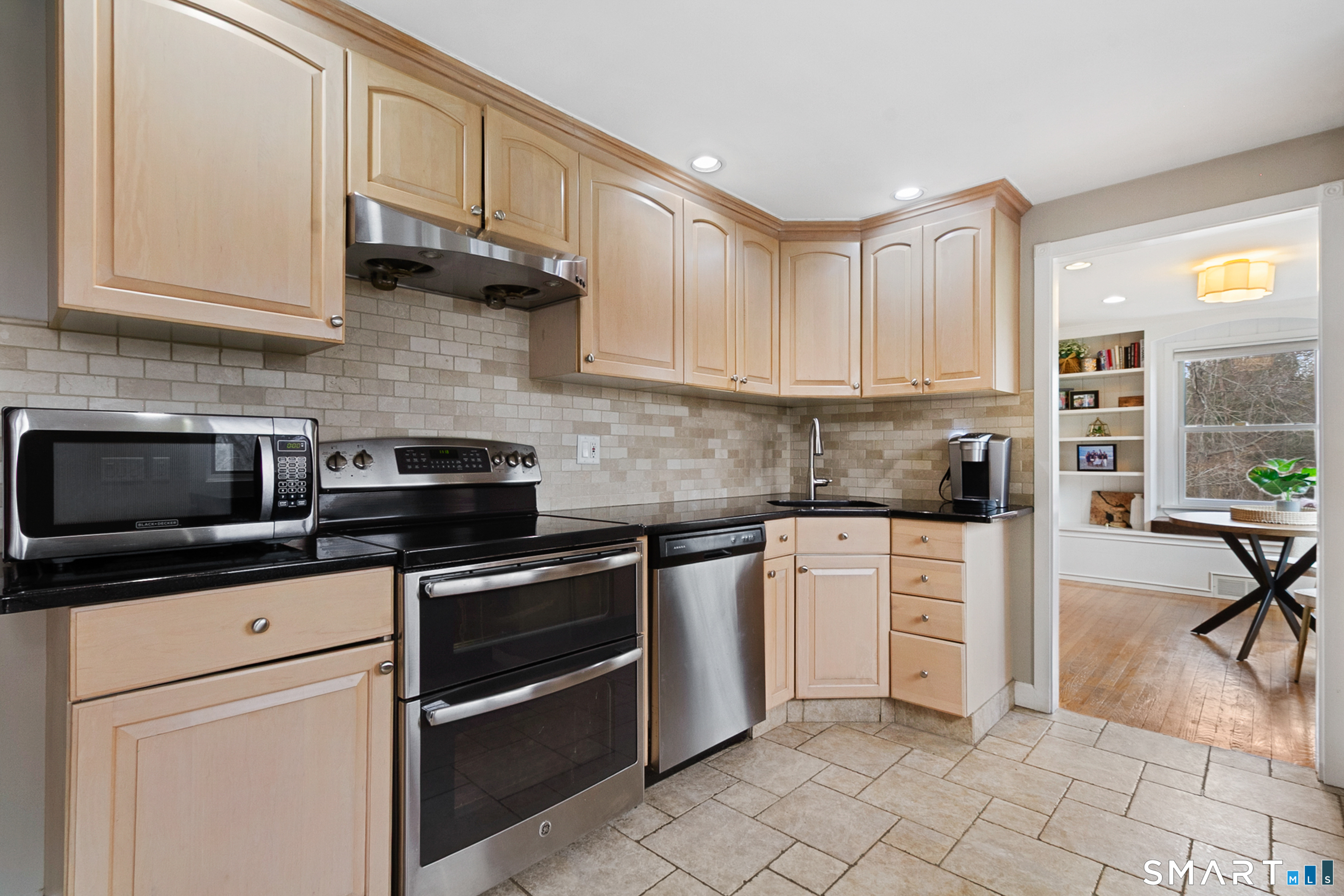 5 Iris Lane Redding, CT 06896 - Photo 11 of 29