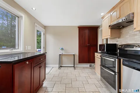 $695,000 | 5 Iris Lane, Redding, CT 06896